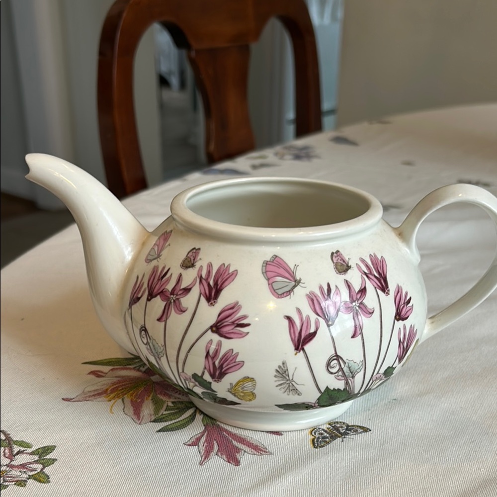 Portmeirion old stamp Botanic Garden Floral Teapot 3cups.